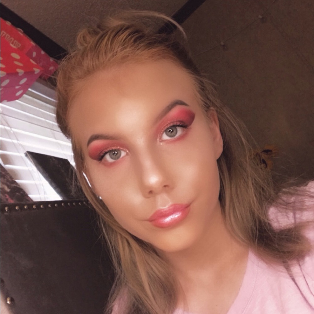 Meet your Posher, Paige nicole